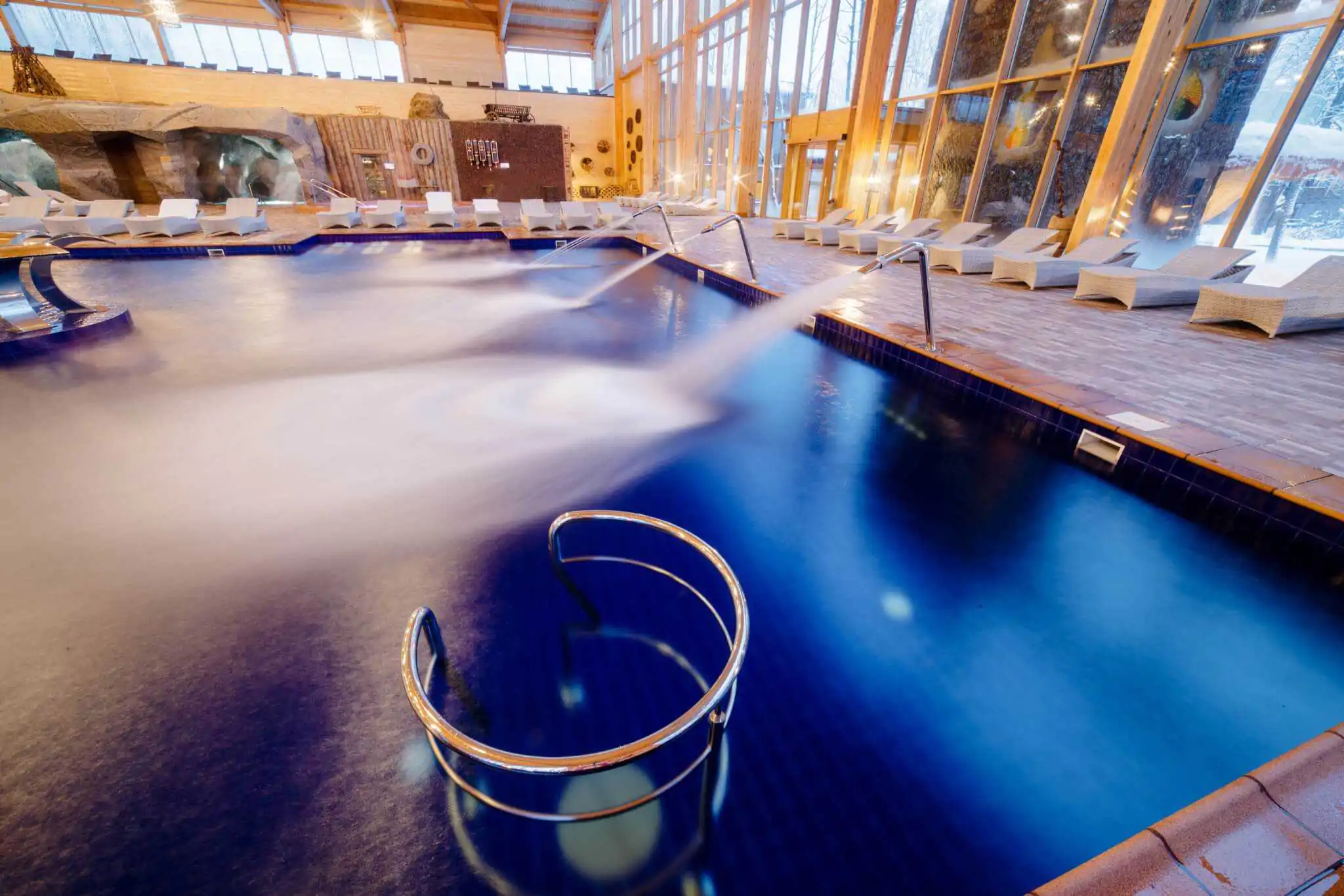 Открытый и крытый бассейн, воздушные бассейны - Парк-отель «Солнечный» Подмосковье.Все включено